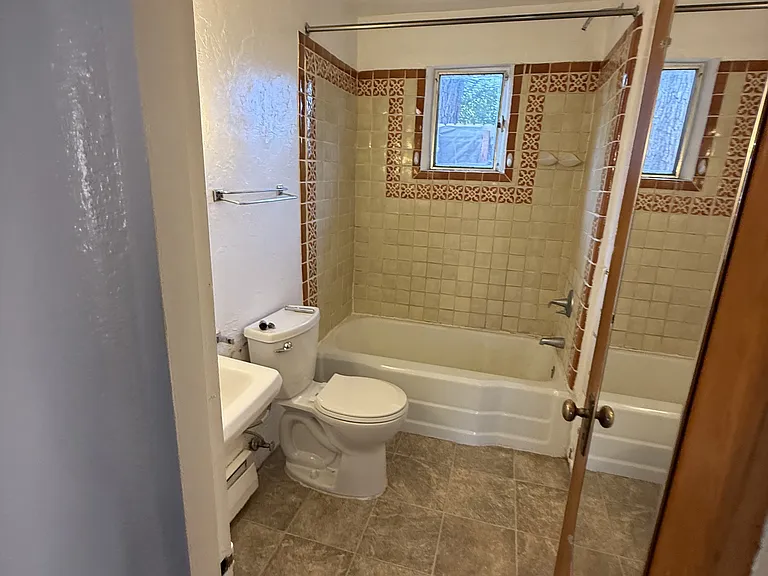 118-120 W Berger St #B — Photo 3