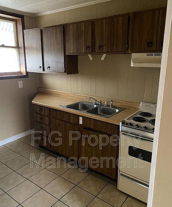 1st image of 429 W G St #14