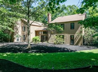2925 Millgate Dr, Willoughby Hills, OH 44094