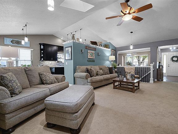 4th image of 33 Dawnridge Dr