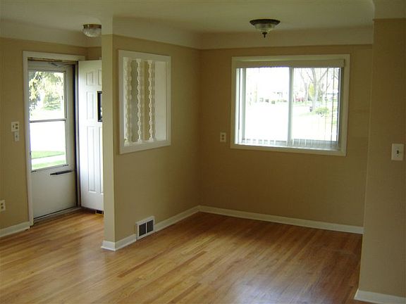 24704 Marine - Front Entrance