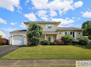 218 Winding Rd, Iselin, NJ 08830