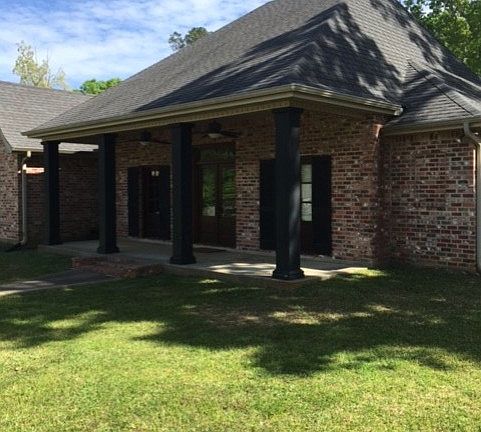 3rd image of 1421 Lake Dr