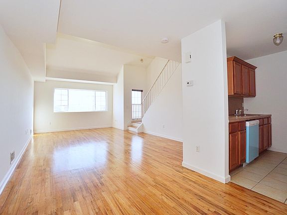 5th image of 698 Van Duzer St APT C
