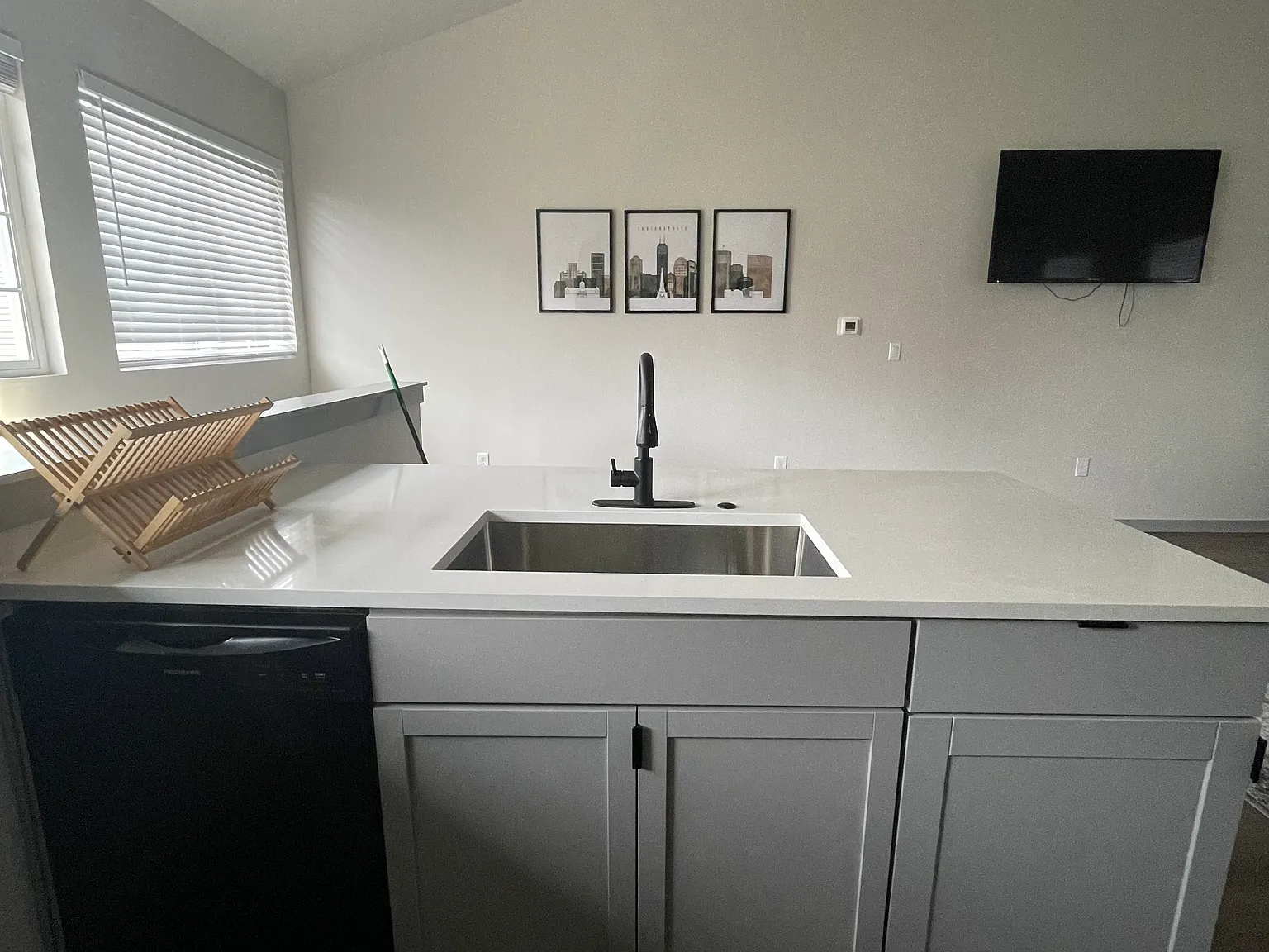 Studio, 650 sqft, $1,450 — Photo 2
