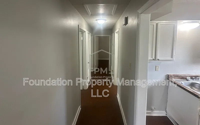 3 bed, 1.0 bath, 1000 sqft, $895 — Photo 4