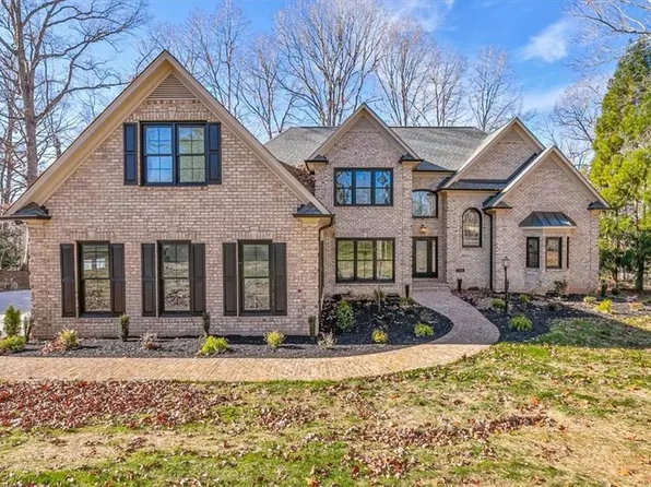 320 Lake Point Ln, Belews Creek, NC 27009