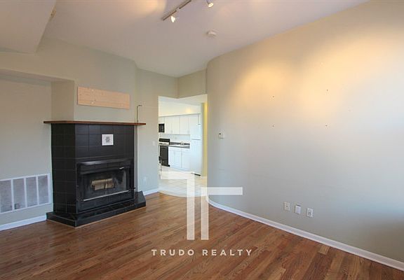 2nd image of 2200 N Clybourn Ave #2