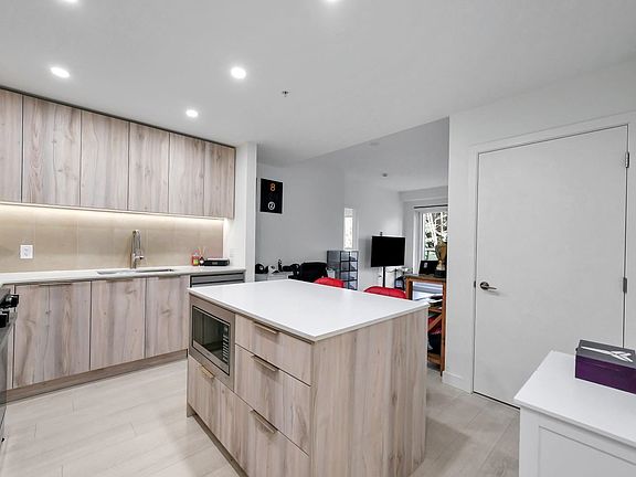 2nd image of 3596 Malsum Dr #409