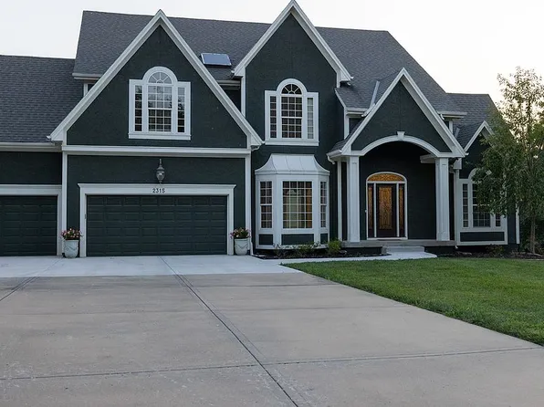 2315 NE Smokey Hill Dr, Lees Summit, MO 64086