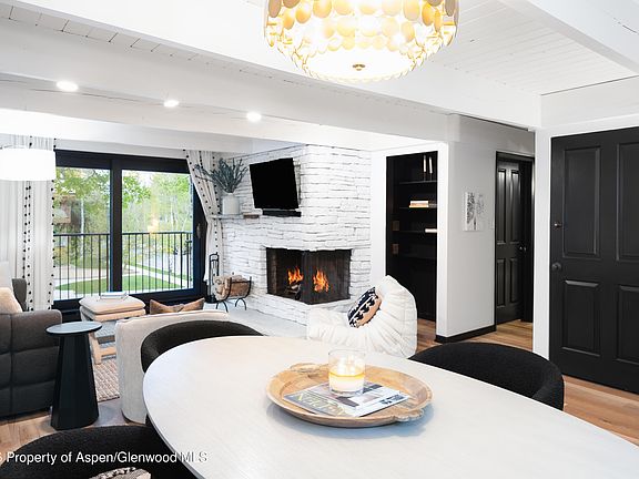 4th image of 901 E Hyman Ave #4