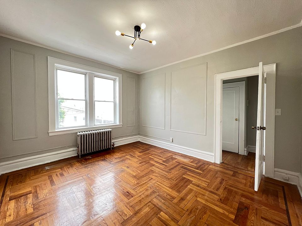2nd image of 1 Fuller Pl #11