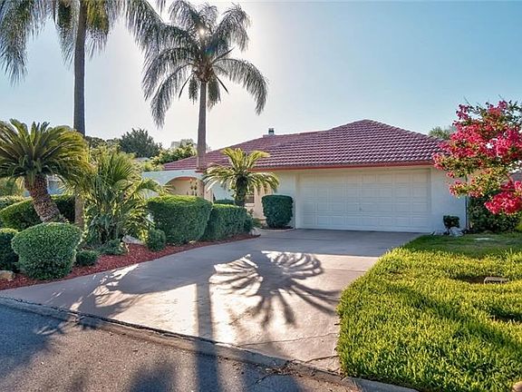 Tropical landscaping - pleasing curb appeal