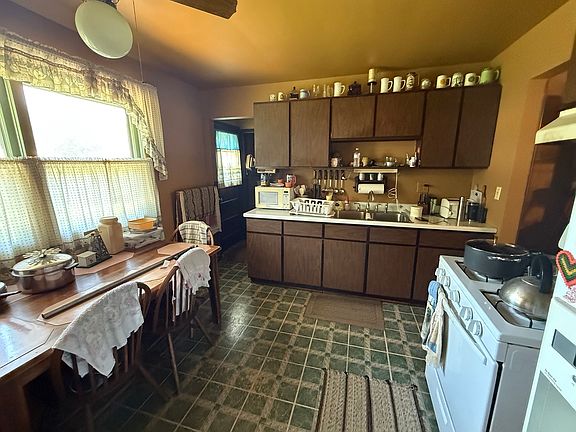 5th image of 2040 Herbert Dr