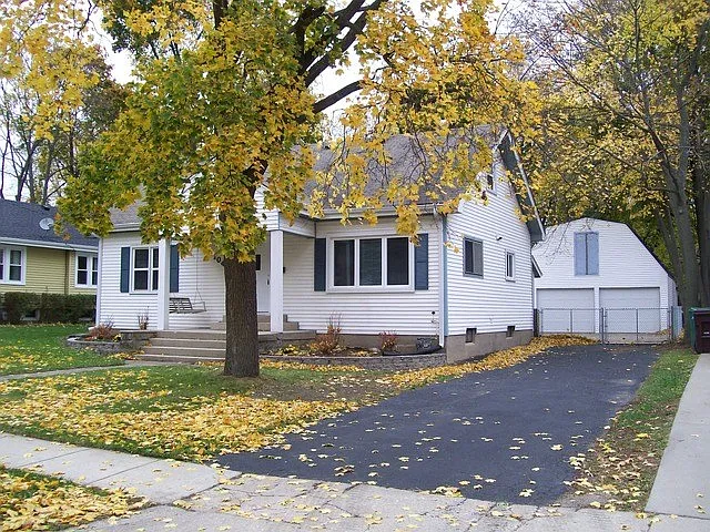 1043 Spafford St photo 1
