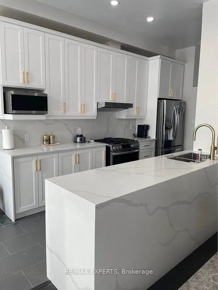 4 bed, $3,400 — Photo 4