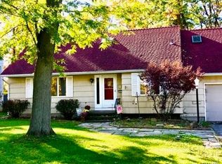 222 Oakridge Ter, Liverpool, NY 13088