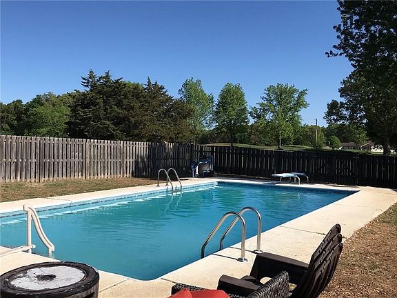 3rd image of 5 Carter Cir