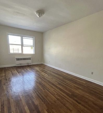3rd image of 964 E 100th St