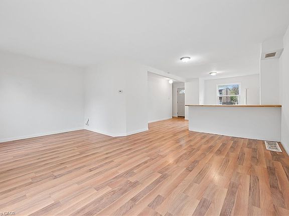 5th image of 25 Queenston Dr #34