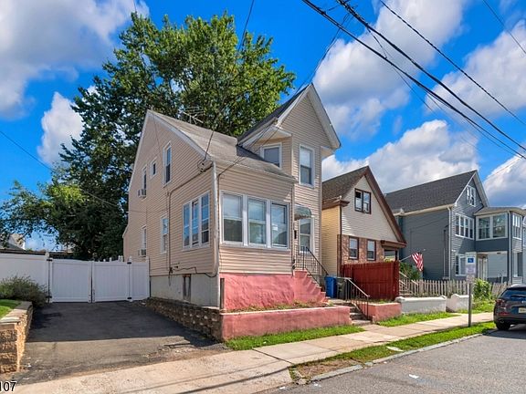 2nd image of 256 Edmund Ave