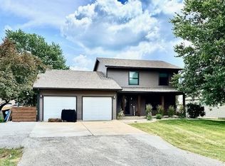 405 Moore Ave, Le Roy, IL