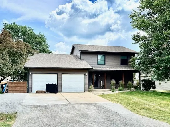 405 Moore Ave, Le Roy, IL 61752