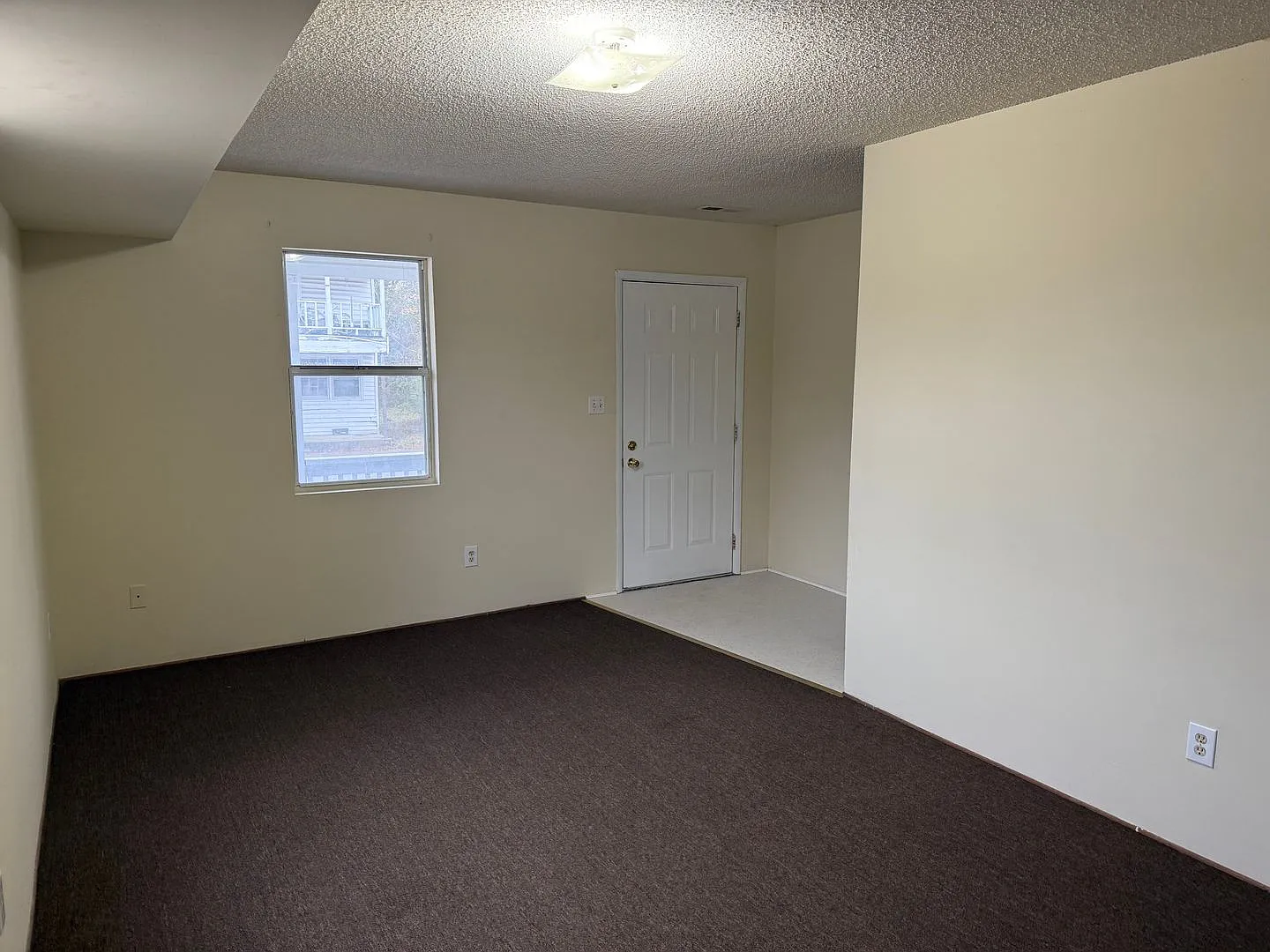 Cozy Home with a Great Location In Town — Photo 4