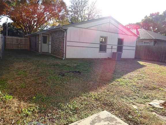 4th image of 5901 Santa Fe Dr