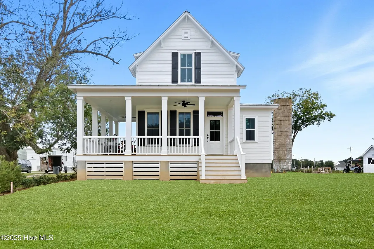 3 bed, 2.5 bath, 1711 sqft, $2,800 — Photo 1