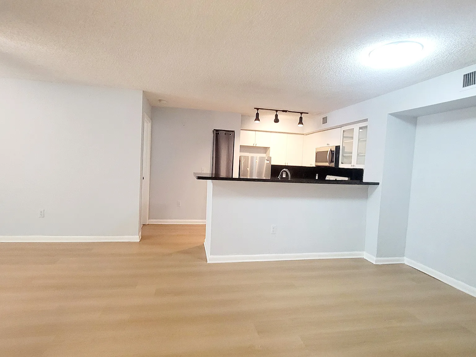 Beautiful 2 Bed / 2 Bath Condo in a Gated Community! — Photo 2
