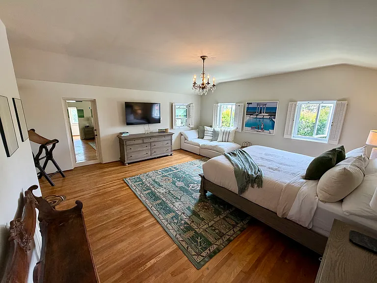 311 Amalfi Dr — Photo 11