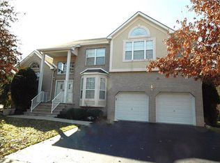 39 Brittany Way, Kendall Park, NJ 08824