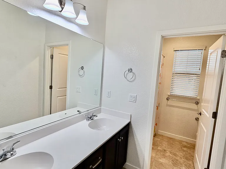 304 E Angelina Ave — Photo 23