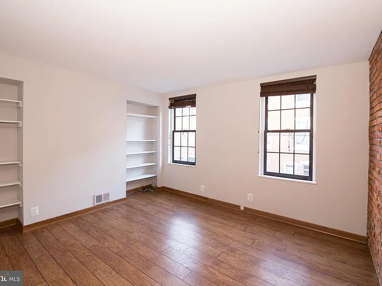 2430 Perot St — Photo 16
