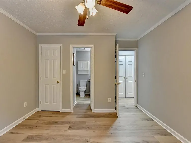 3876 Meadow Creek Dr — Photo 32