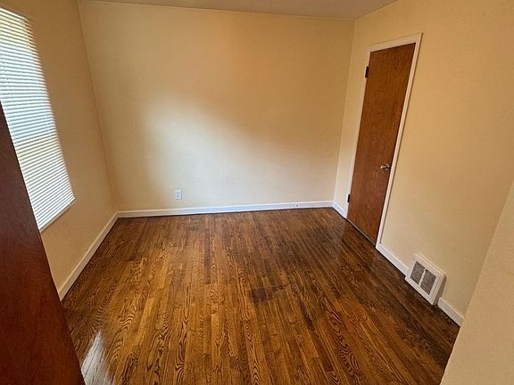 4th image of 401-403 N Longwood St #401-2