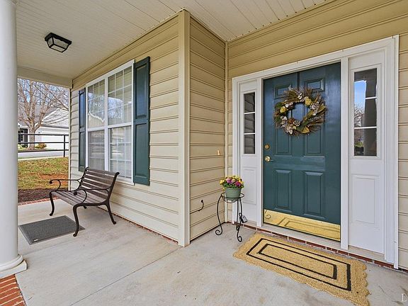 2nd image of 115 Thornfield Dr