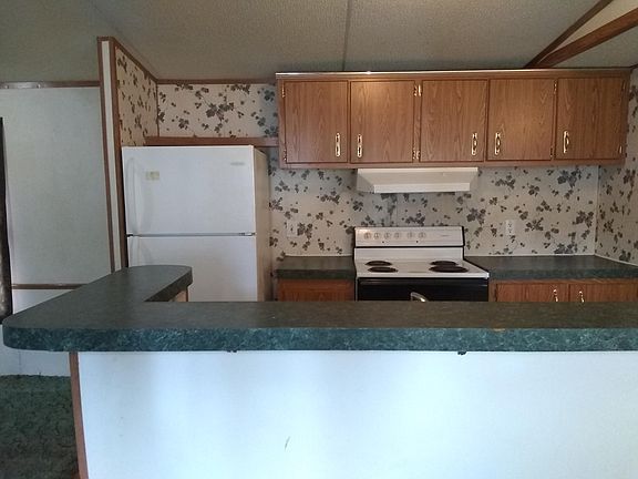 4th image of 129 Truman Cir