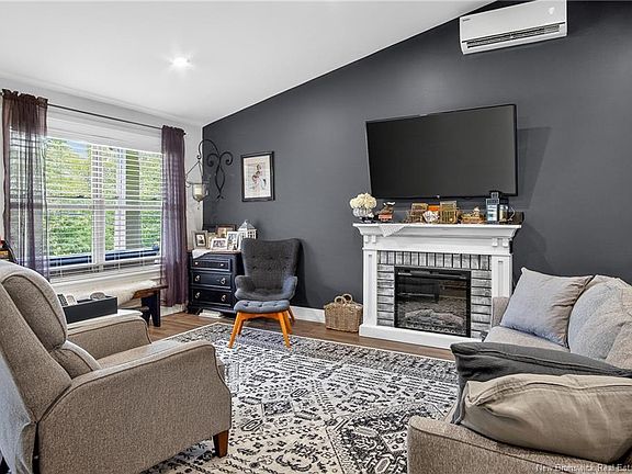 5th image of 15 Keirstead Ave