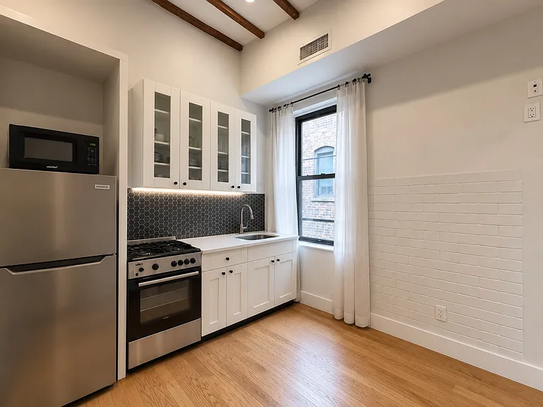 561 Gates Ave #5 — Photo 13