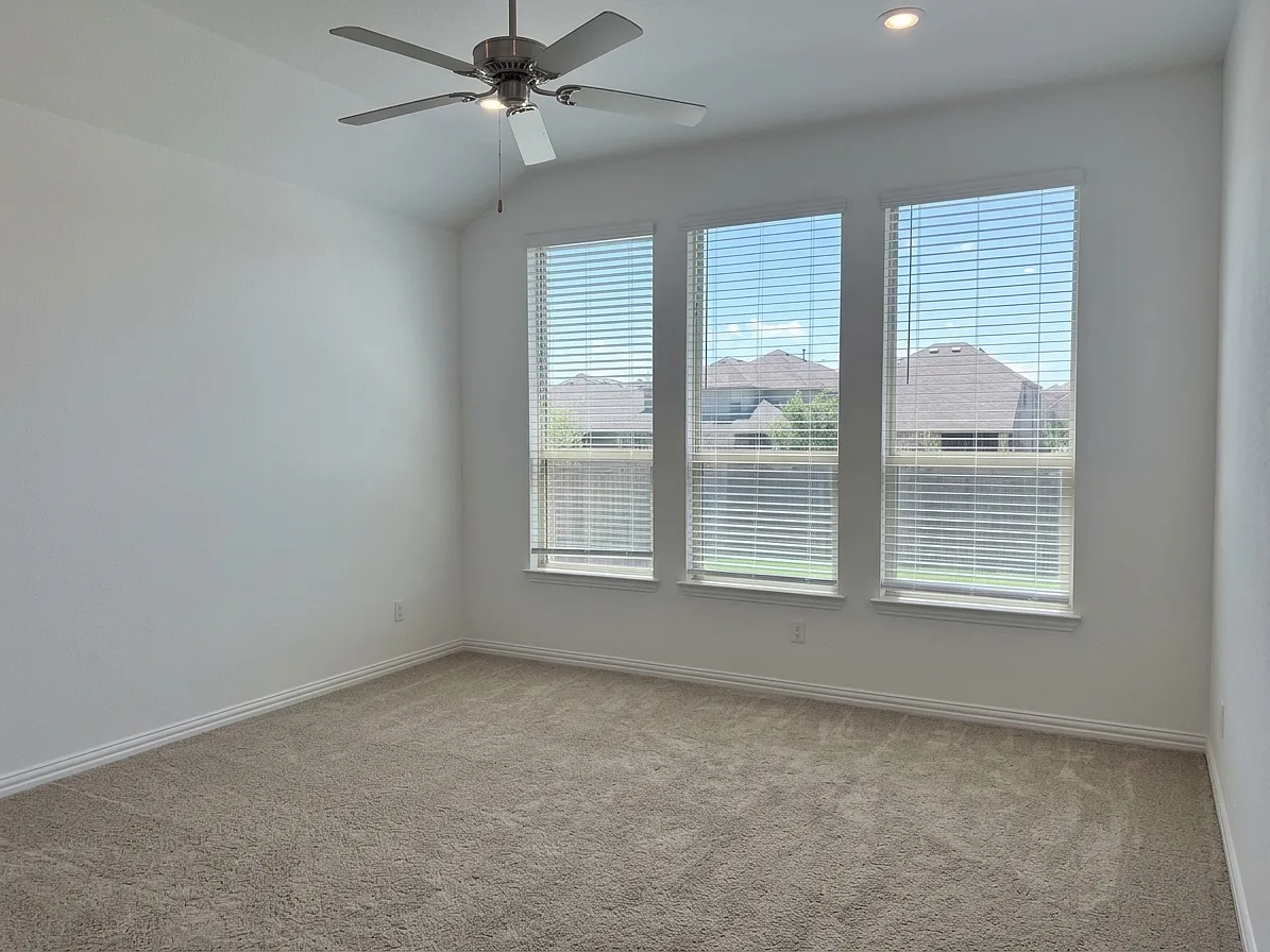 4 bed, 2174 sqft, $3,300 — Photo 2