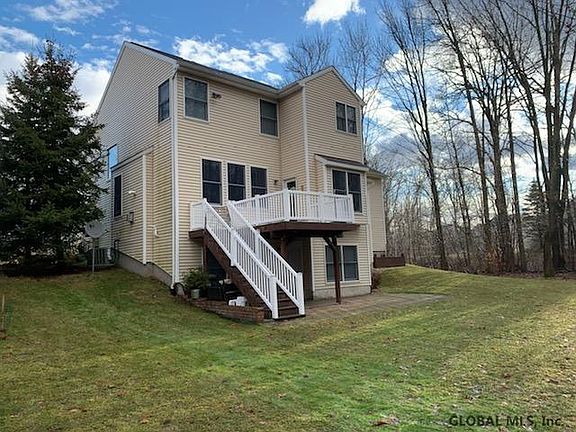 3rd image of 5 Basswood Ct