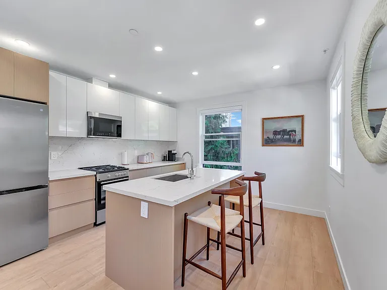 957 Nicola St #202 — Photo 11