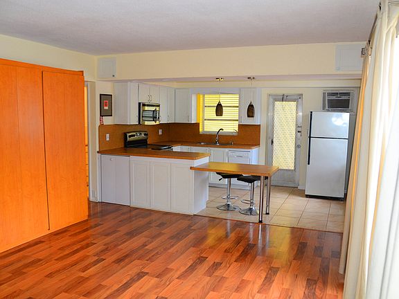 5th image of 2864 NE 32nd St APT 4