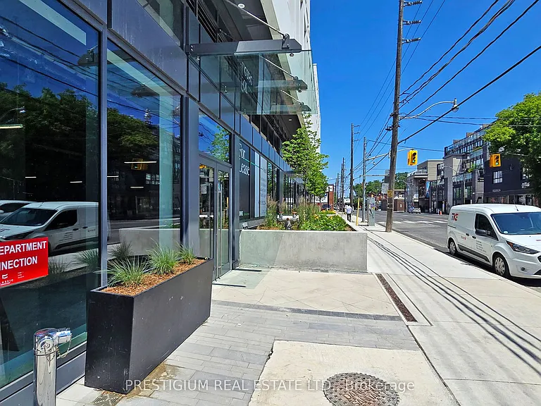500 Dupont St #208 — Photo 28