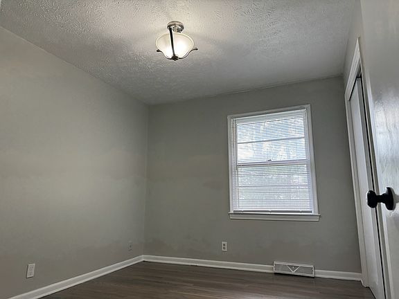 5th image of 10105 O St