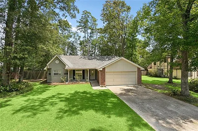 3 bed, 2.0 bath, 1895 sqft, $2,350 — Photo 2