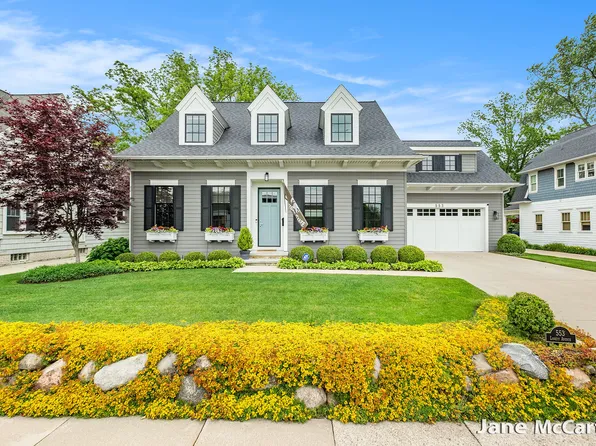553 Lovett Ave SE, Grand Rapids, MI 49506