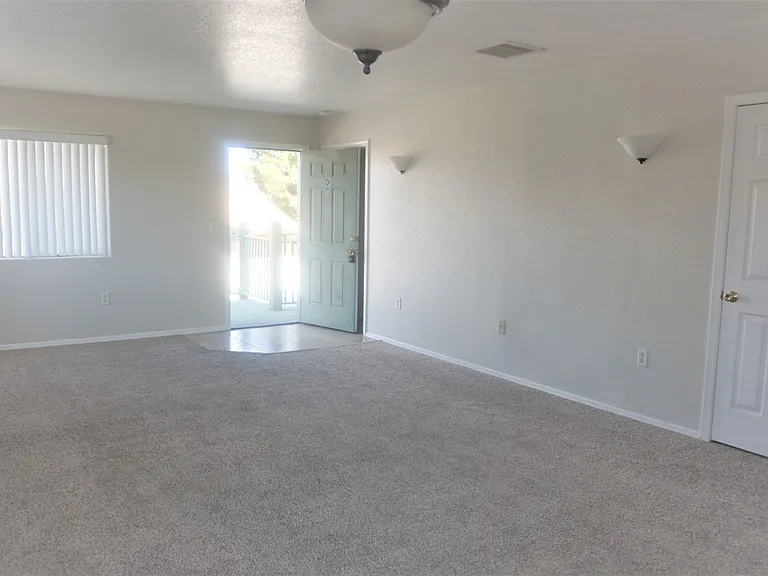4410 Buena Loma Way #D — Photo 11